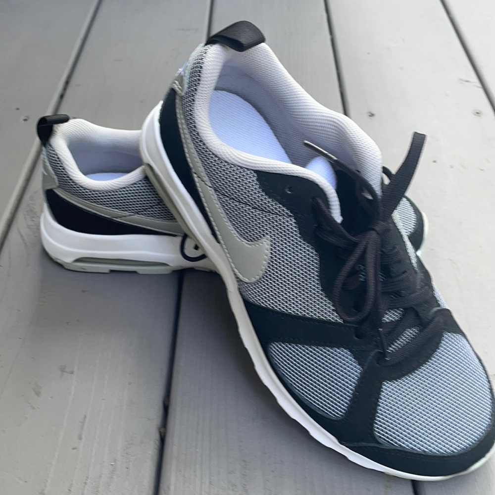 Nike air women’s sneaker